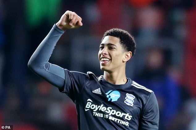 备战2026“苏超”，盐城队公开招募主教练、队员和助教等（盐城队对外招聘主教练、球员及助教，冲刺2026苏超）