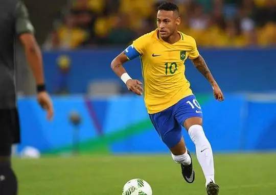 罗马诺：迪萨西被推荐给了巴萨，但若想要完成转会交易，球员必须永久转会（罗马诺：迪萨西获荐巴萨，若想成行须以永久转会达成）