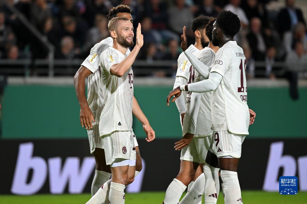 邓弗里斯：我偶像是孔帕尼和麦孔，遇到的最强对手是梅西（邓弗里斯自述：偶像是孔帕尼与麦孔，职业生涯最强对手当属梅西）