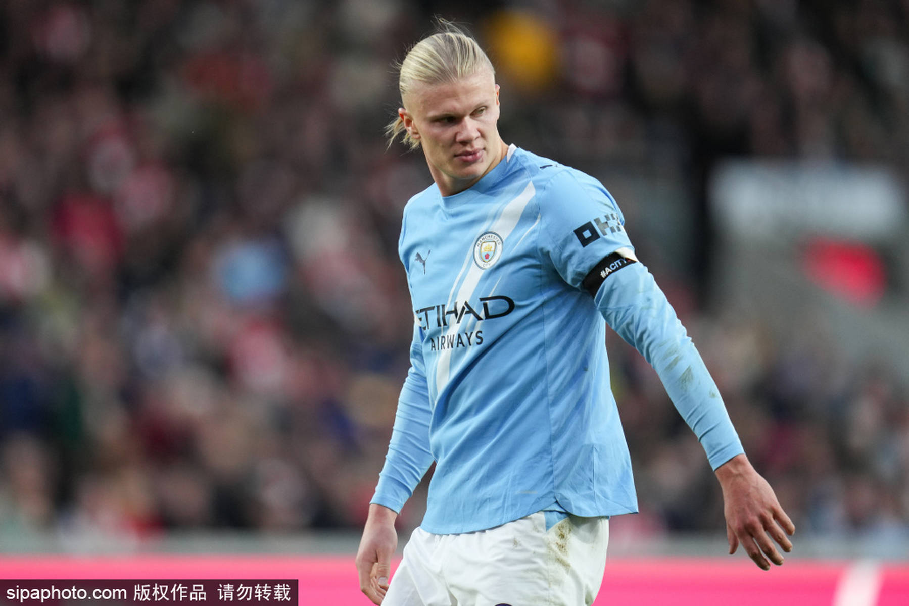 西甲战报：巴雷内切亚半场吊射建功，皇家社会3-1十人奥萨苏纳（西甲战报：巴雷内切亚中场吊射破门，皇家社会3-1力克十人奥萨苏纳）