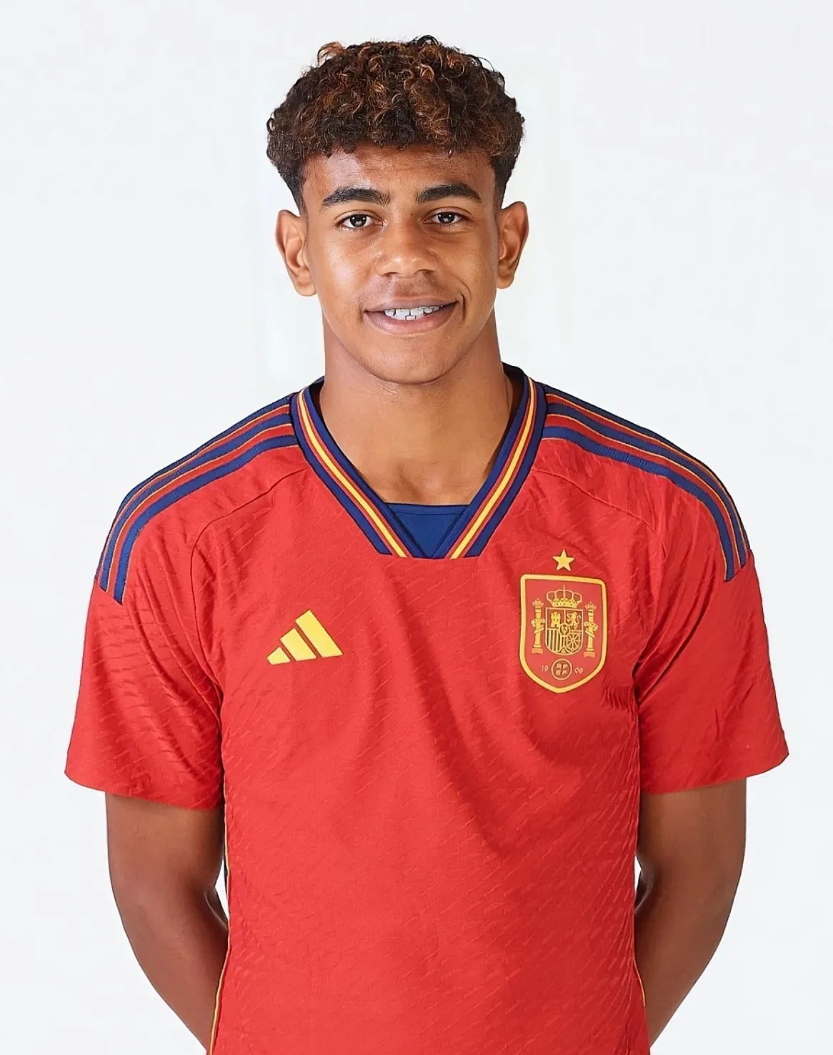 足球欧冠淘汰赛门票秒罄，黄牛翻倍叫价（欧冠淘汰赛门票瞬间售罄，黄牛价翻番）