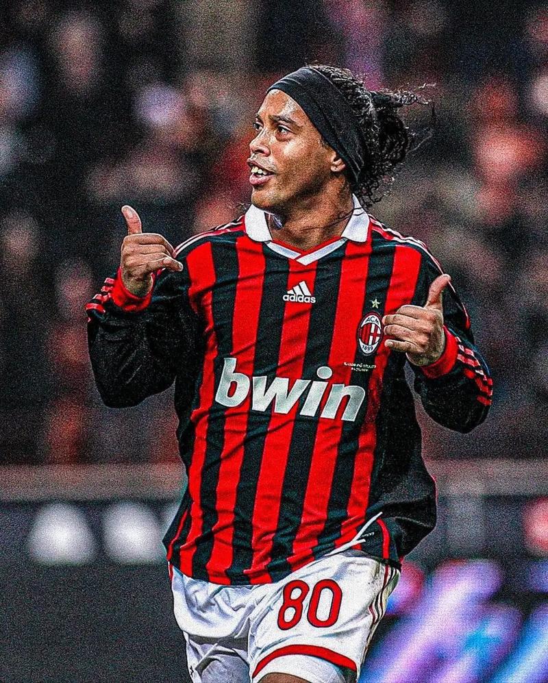 记者问批评球员是否担心更衣室反对，穆帅：你爸对你永远都很好？（被问批评球员会否惹更衣室不满，穆帅反问：你爸会一直对你好吗？）