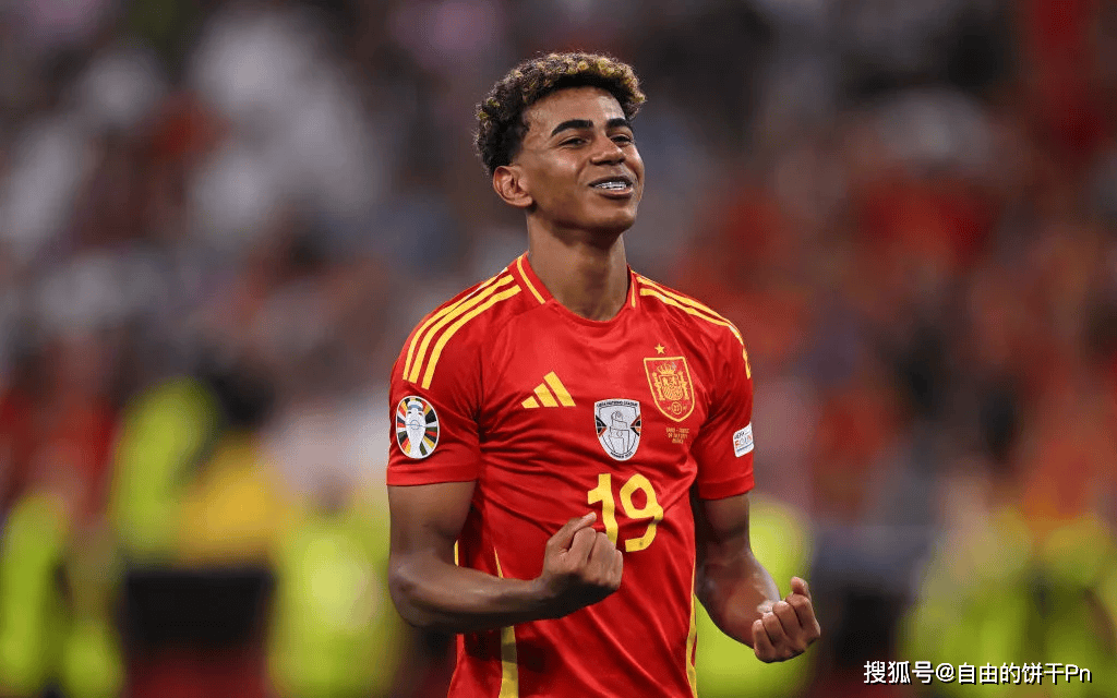 世体：拉菲尼亚王者归来，成为巴萨队内精神与战术双重领袖（世体：拉菲尼亚强势回归，扛起巴萨精神与战术双重大旗）