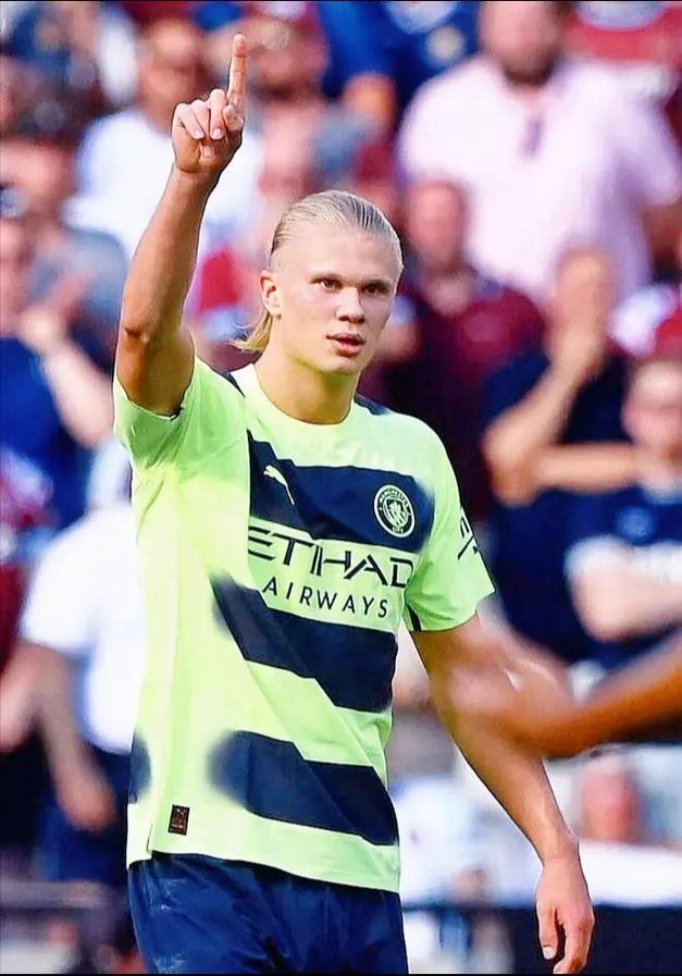 内马尔时隔3年半再度上演帽子戏法，助球队赢下保级关键战（内马尔三年半后再现帽子戏法，助力球队拿下保级关键一战）