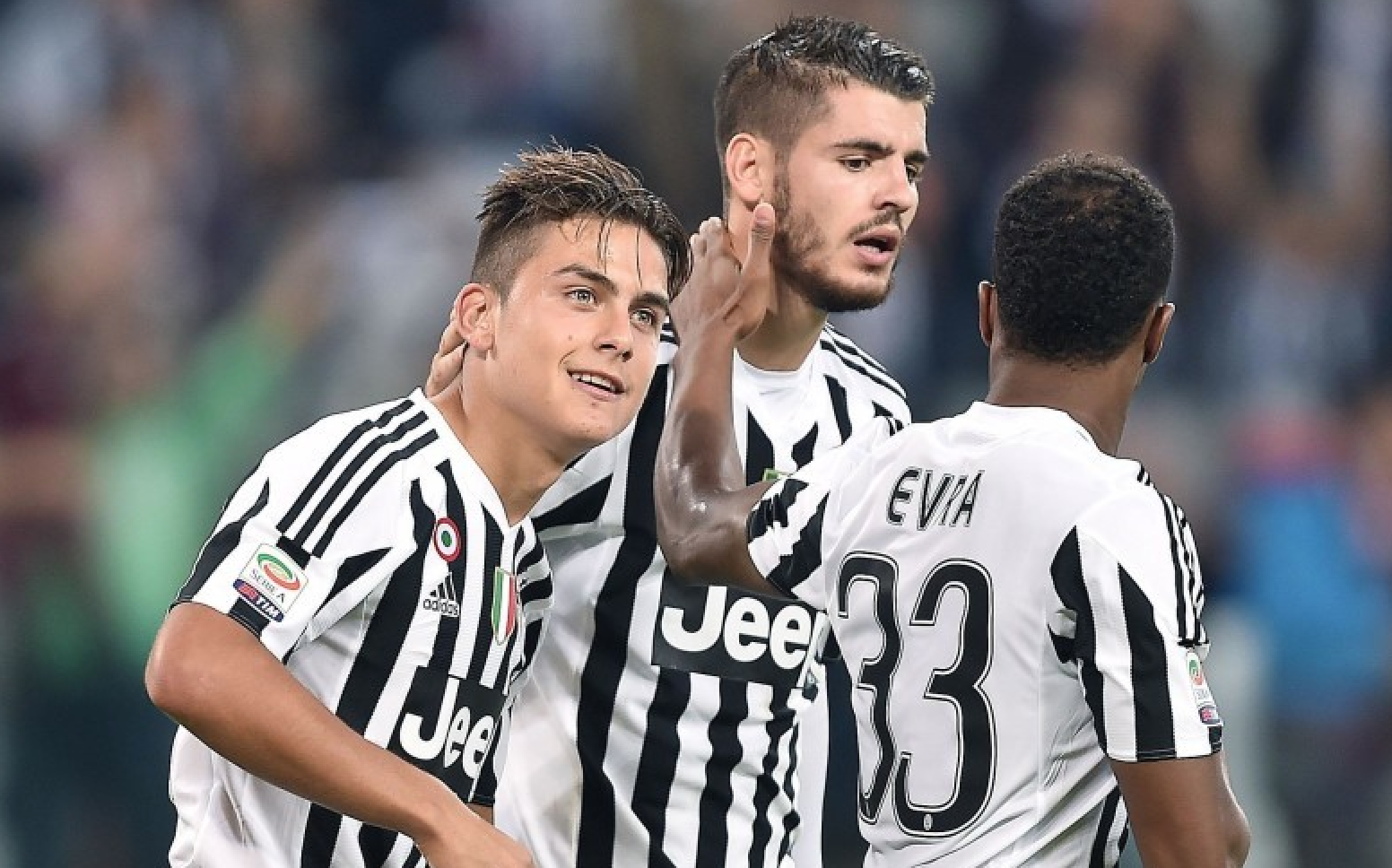 太阳报：英超想本赛季引入裁判摄像头，联盟将要求俱乐部同意（太阳报：英超计划本季启用裁判摄像头，需经各俱乐部批准）